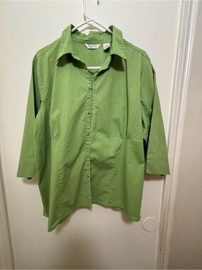 Vintage Quizz 20 3/4-Sleeve Lime Blouse with a Collar & Hook-and-Eye Closure
